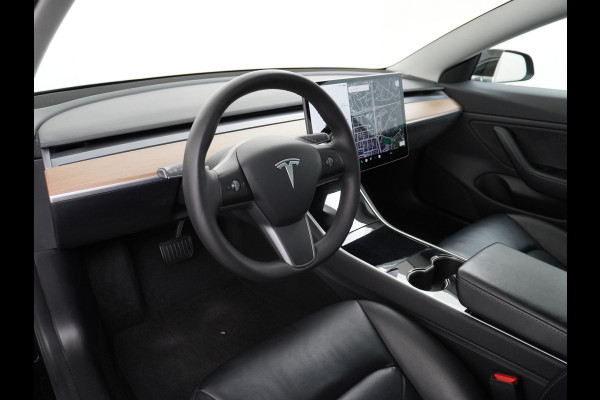 Tesla Model 3 RWD SR+ 60kWh 325PK Trekhaak Lmv 19" AutoPilot FSD-3 Comp. Premium Luidsprekers Leder PanoDak Adaptive-Cruise Camera's Elektr.-S Navi LED Comfortstoelen ACC DAB Voorverwarmen interieur en Keyless via App One-Pedal-Drive Origineel Nederlandse auto tot 11kw laden thuis! Garantie Accu tot 05-12-2027 max 160.000km 1.584kg licht! 1.000kg trekvermogen