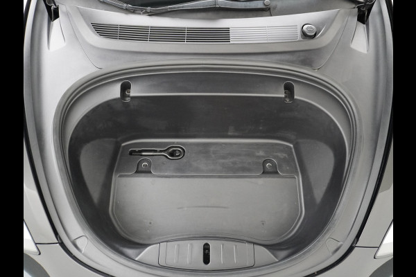 Tesla Model 3 RWD SR+ 60kWh 325PK Trekhaak Lmv 19" AutoPilot FSD-3 Comp. Premium Luidsprekers Leder PanoDak Adaptive-Cruise Camera's Elektr.-S Navi LED Comfortstoelen ACC DAB Voorverwarmen interieur en Keyless via App One-Pedal-Drive Origineel Nederlandse auto tot 11kw laden thuis! Garantie Accu tot 05-12-2027 max 160.000km 1.584kg licht! 1.000kg trekvermogen