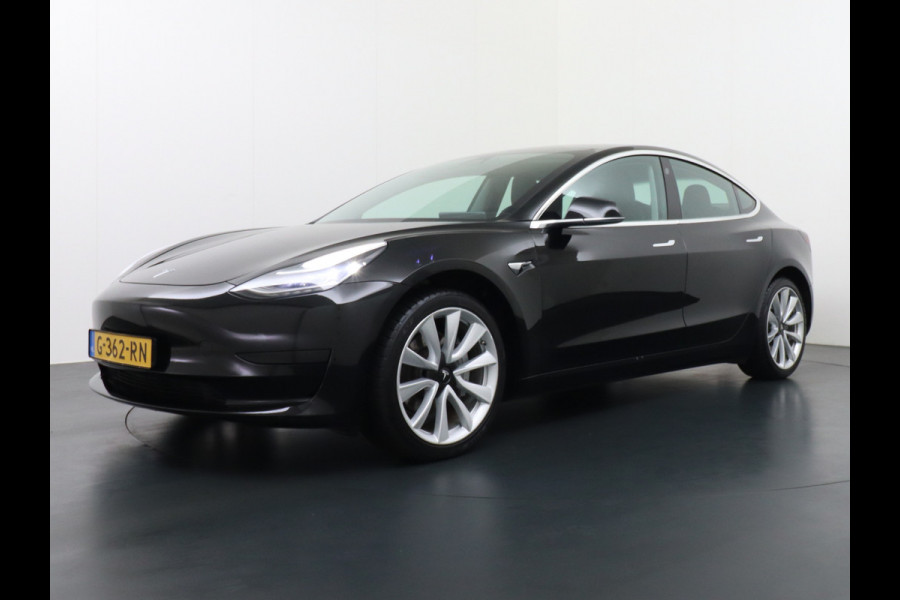Tesla Model 3 RWD SR+ 60kWh 325PK Trekhaak Lmv 19" AutoPilot FSD-3 Comp. Premium Luidsprekers Leder PanoDak Adaptive-Cruise Camera's Elektr.-S Navi LED Comfortstoelen ACC DAB Voorverwarmen interieur en Keyless via App One-Pedal-Drive Origineel Nederlandse auto tot 11kw laden thuis! Garantie Accu tot 05-12-2027 max 160.000km 1.584kg licht! 1.000kg trekvermogen