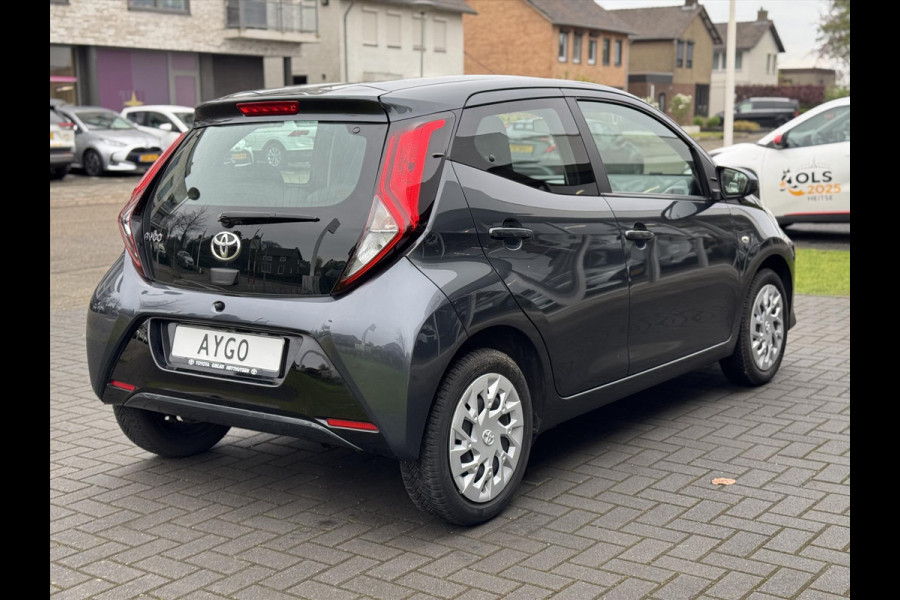 Toyota Aygo 1.0 VVT-i 72pk X-Play | Eerste eigenaar, Apple CarPlay/Android Auto, Parkeercamera, Bluetooth, Stuurbediening