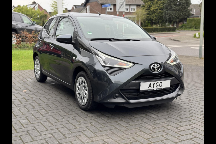 Toyota Aygo 1.0 VVT-i 72pk X-Play | Eerste eigenaar, Apple CarPlay/Android Auto, Parkeercamera, Bluetooth, Stuurbediening