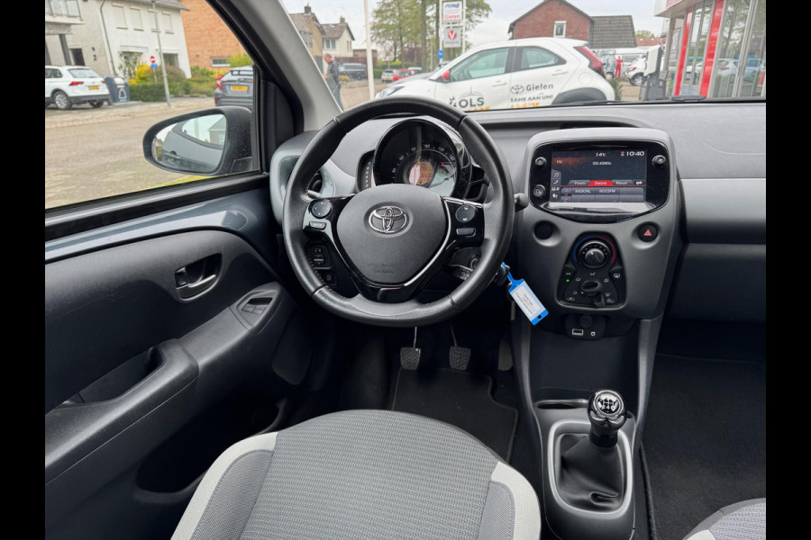 Toyota Aygo 1.0 VVT-i 72pk X-Play | Eerste eigenaar, Apple CarPlay/Android Auto, Parkeercamera, Bluetooth, Stuurbediening