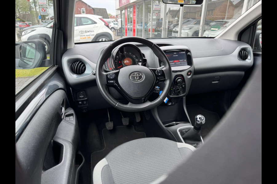 Toyota Aygo 1.0 VVT-i 72pk X-Play | Eerste eigenaar, Apple CarPlay/Android Auto, Parkeercamera, Bluetooth, Stuurbediening