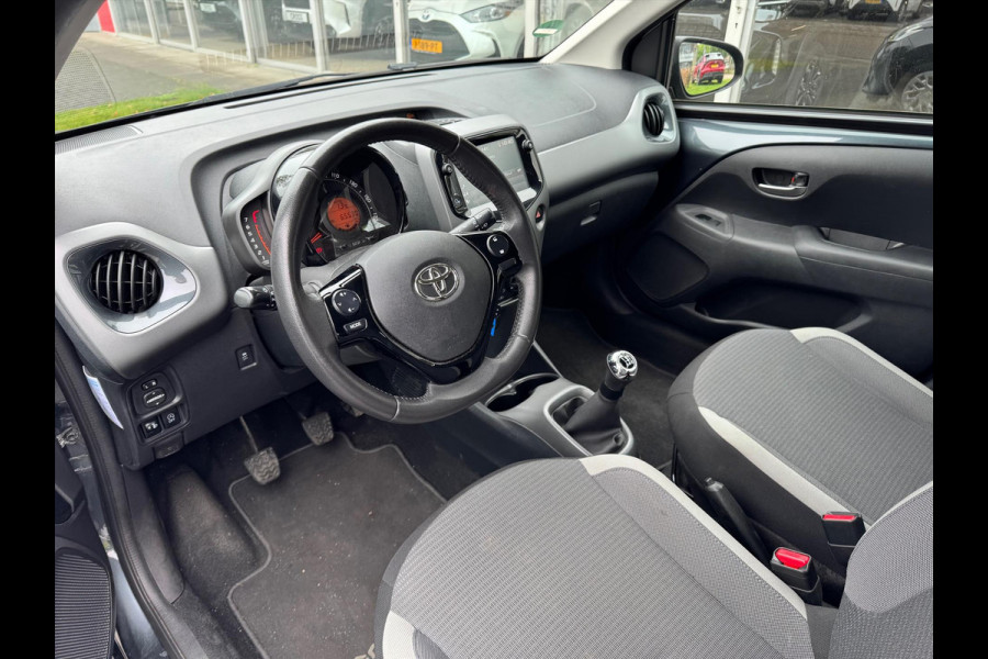 Toyota Aygo 1.0 VVT-i 72pk X-Play | Eerste eigenaar, Apple CarPlay/Android Auto, Parkeercamera, Bluetooth, Stuurbediening