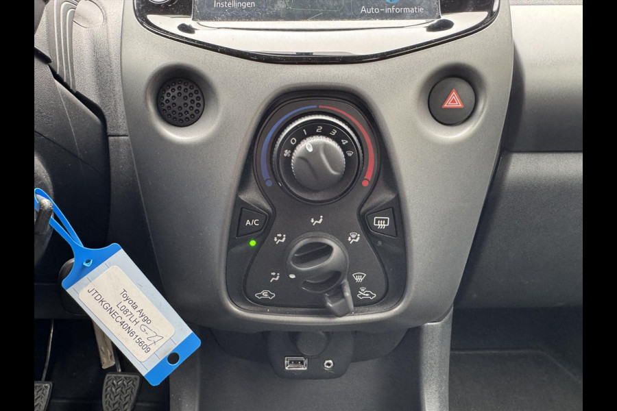 Toyota Aygo 1.0 VVT-i 72pk X-Play | Eerste eigenaar, Apple CarPlay/Android Auto, Parkeercamera, Bluetooth, Stuurbediening