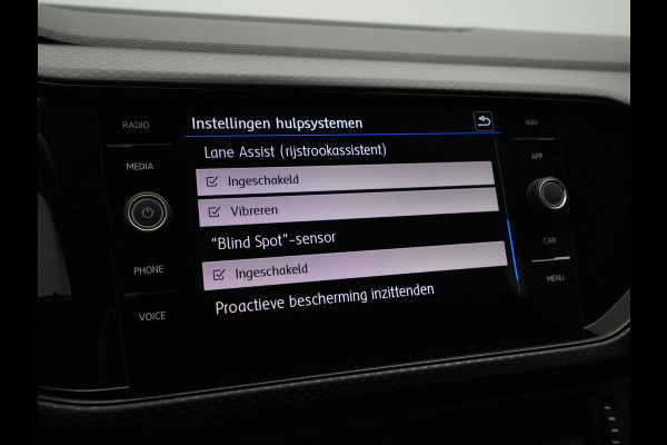 Volkswagen T-Cross 1.0 TSI 115pk R Line United Acc Clima Side Assist Stoelverwarming PDC Camera 159