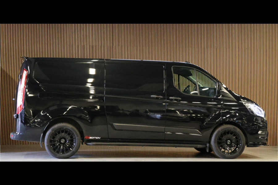 Ford Transit Custom 300 2.0 TDCI L2H1 Raptor Edition | 6.500 KM | BPM VRIJ | CarPlay | Lane Assist | DAB | Cruise control | PDC V+A | 3-Zitter | Betimmering | Nieuwe APK | Fabrieksgarantie