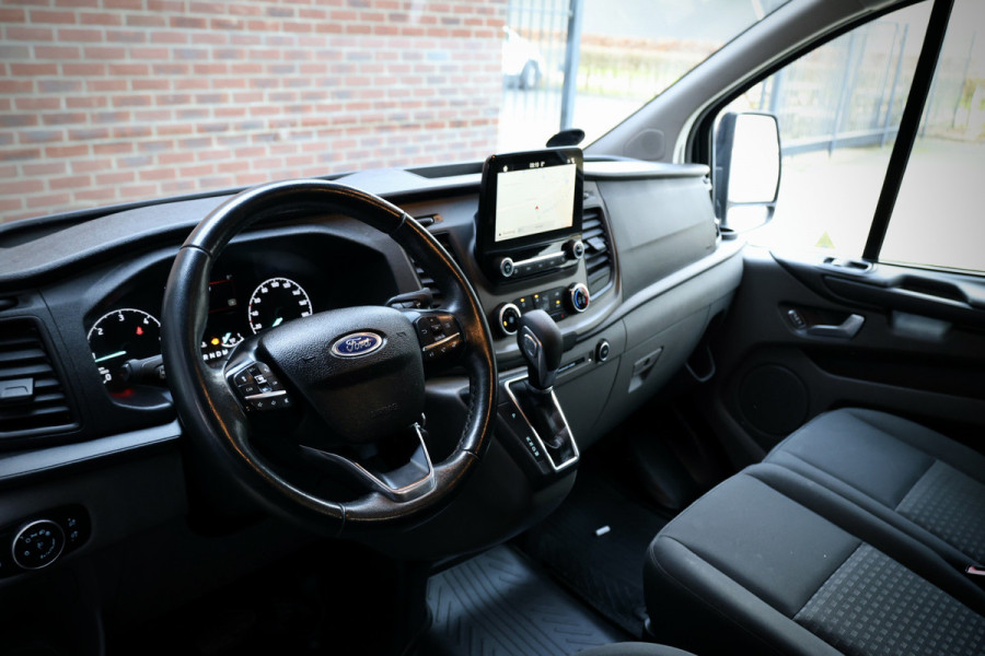 Ford Transit Custom 300 2.0 TDCI L2H1 Raptor Edition | 6.500 KM | BPM VRIJ | CarPlay | Lane Assist | DAB | Cruise control | PDC V+A | 3-Zitter | Betimmering | Nieuwe APK | Fabrieksgarantie
