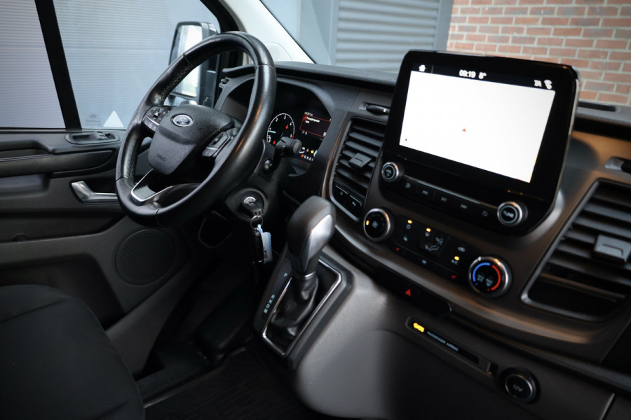 Ford Transit Custom 300 2.0 TDCI L2H1 Raptor Edition | 6.500 KM | BPM VRIJ | CarPlay | Lane Assist | DAB | Cruise control | PDC V+A | 3-Zitter | Betimmering | Nieuwe APK | Fabrieksgarantie