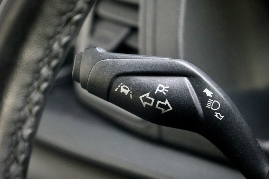 Ford Transit Custom 300 2.0 TDCI L2H1 Raptor Edition | 6.500 KM | BPM VRIJ | CarPlay | Lane Assist | DAB | Cruise control | PDC V+A | 3-Zitter | Betimmering | Nieuwe APK | Fabrieksgarantie