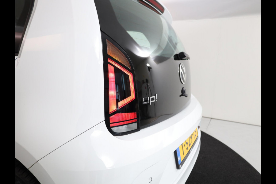 Volkswagen up! 1.0 65 pk | Verlengde garantie | Navigatie via App | Autom. airco | Cruise control | Parkeersensoren achter | Achteruitrijcamera |