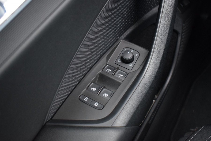 Škoda Octavia Combi 1.5 TSI First Edition | 150 PK | CarPlay | Virtual | Stoelverw.