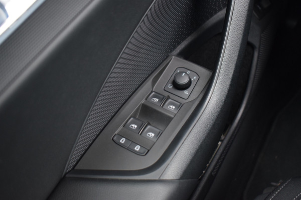 Škoda Octavia Combi 1.5 TSI First Edition | 150 PK | CarPlay | Virtual | Stoelverw.