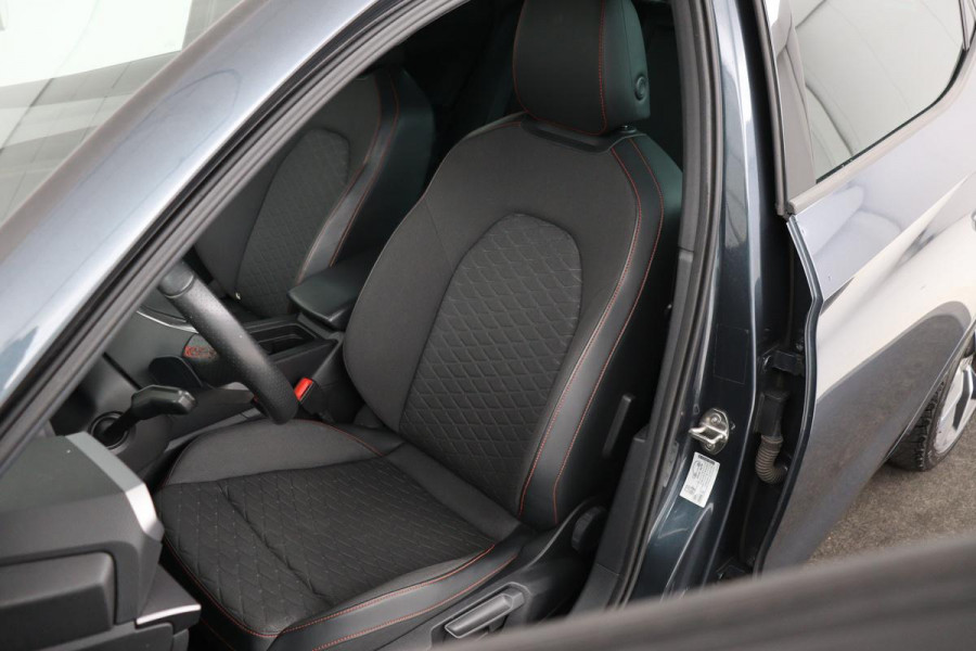 Seat Leon 1.5 eTSI FR Intense | Adaptive cruise | Carplay | Sportstoelen | Full LED | Navigatie | Climate control | Parkeerhulp | Dodehoek detectie