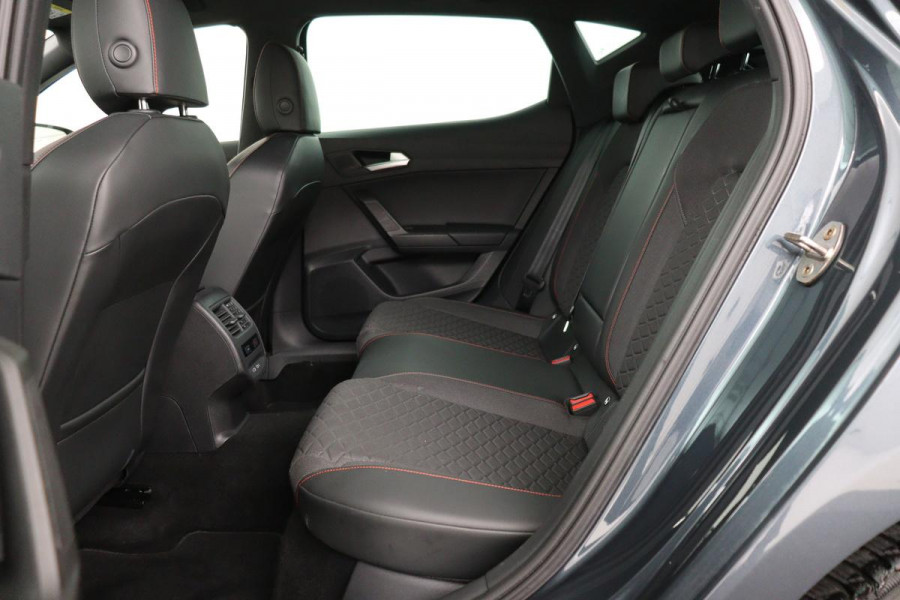 Seat Leon 1.5 eTSI FR Intense | Adaptive cruise | Carplay | Sportstoelen | Full LED | Navigatie | Climate control | Parkeerhulp | Dodehoek detectie