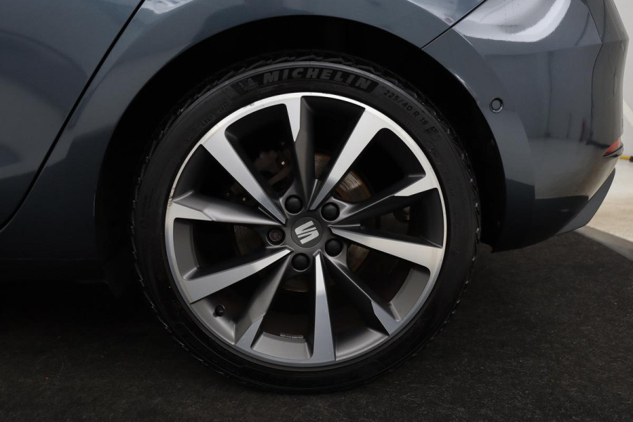 Seat Leon 1.5 eTSI FR Intense | Adaptive cruise | Carplay | Sportstoelen | Full LED | Navigatie | Climate control | Parkeerhulp | Dodehoek detectie