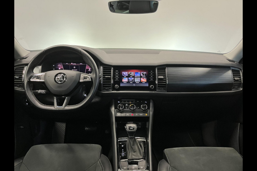 Škoda Kodiaq 1.5 TSI Business Edition 7p. Panoramadak Trekhaak Navigatie Carplay Adaptive Cruise Control Camera Parkeersensoren Blind Spot Assist Virtual Cockpit Stoelverwarming Climate Control
