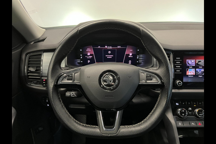 Škoda Kodiaq 1.5 TSI Business Edition 7p. Panoramadak Trekhaak Navigatie Carplay Adaptive Cruise Control Camera Parkeersensoren Blind Spot Assist Virtual Cockpit Stoelverwarming Climate Control
