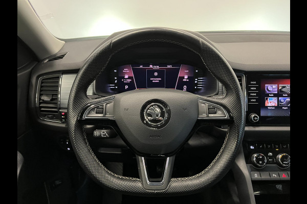 Škoda Kodiaq 1.5 TSI Business Edition 7p. Panoramadak Trekhaak Navigatie Carplay Adaptive Cruise Control Camera Parkeersensoren Blind Spot Assist Virtual Cockpit Stoelverwarming Climate Control