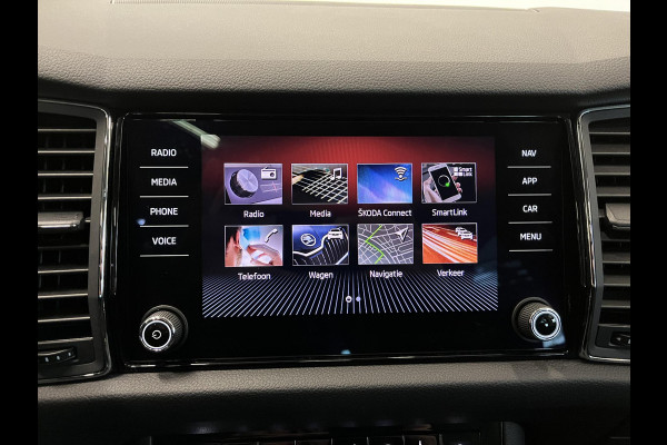 Škoda Kodiaq 1.5 TSI Business Edition 7p. Panoramadak Trekhaak Navigatie Carplay Adaptive Cruise Control Camera Parkeersensoren Blind Spot Assist Virtual Cockpit Stoelverwarming Climate Control