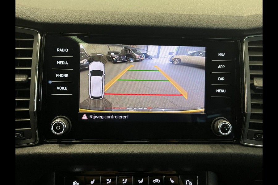 Škoda Kodiaq 1.5 TSI Business Edition 7p. Panoramadak Trekhaak Navigatie Carplay Adaptive Cruise Control Camera Parkeersensoren Blind Spot Assist Virtual Cockpit Stoelverwarming Climate Control