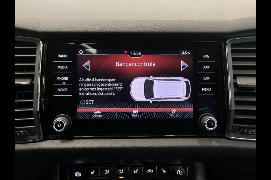 Škoda Kodiaq 1.5 TSI Business Edition 7p. Panoramadak Trekhaak Navigatie Carplay Adaptive Cruise Control Camera Parkeersensoren Blind Spot Assist Virtual Cockpit Stoelverwarming Climate Control