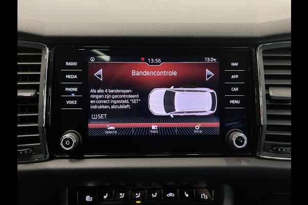 Škoda Kodiaq 1.5 TSI Business Edition 7p. Panoramadak Trekhaak Navigatie Carplay Adaptive Cruise Control Camera Parkeersensoren Blind Spot Assist Virtual Cockpit Stoelverwarming Climate Control