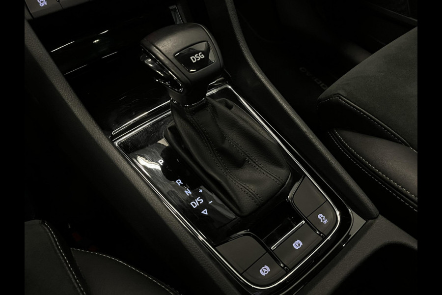 Škoda Kodiaq 1.5 TSI Business Edition 7p. Panoramadak Trekhaak Navigatie Carplay Adaptive Cruise Control Camera Parkeersensoren Blind Spot Assist Virtual Cockpit Stoelverwarming Climate Control
