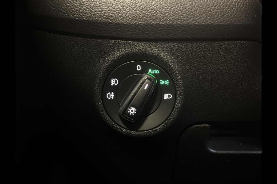 Škoda Kodiaq 1.5 TSI Business Edition 7p. Panoramadak Trekhaak Navigatie Carplay Adaptive Cruise Control Camera Parkeersensoren Blind Spot Assist Virtual Cockpit Stoelverwarming Climate Control