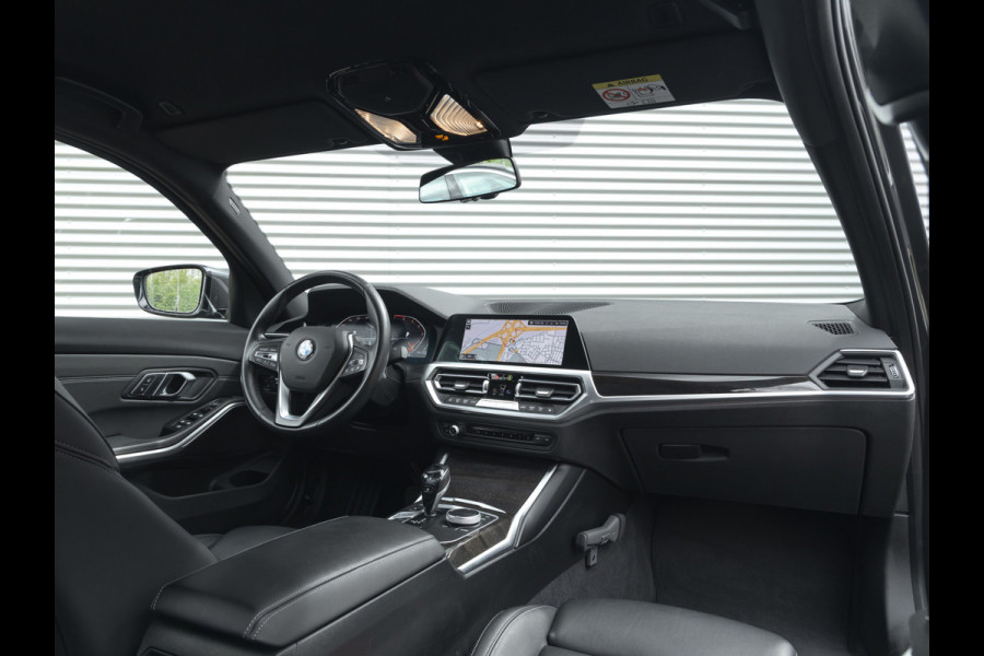 BMW 3-serie 320i Luxury Line - High Executive - Sportstoelen - Stoelverwarming