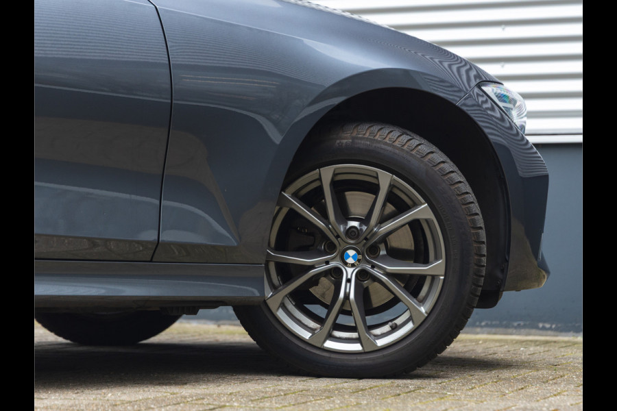 BMW 3-serie 320i Luxury Line - High Executive - Sportstoelen - Stoelverwarming