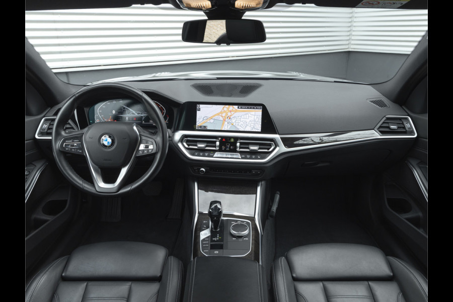BMW 3-serie 320i Luxury Line - High Executive - Sportstoelen - Stoelverwarming