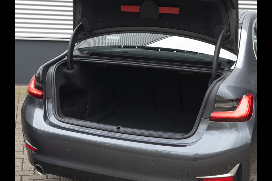 BMW 3-serie 320i Luxury Line - High Executive - Sportstoelen - Stoelverwarming
