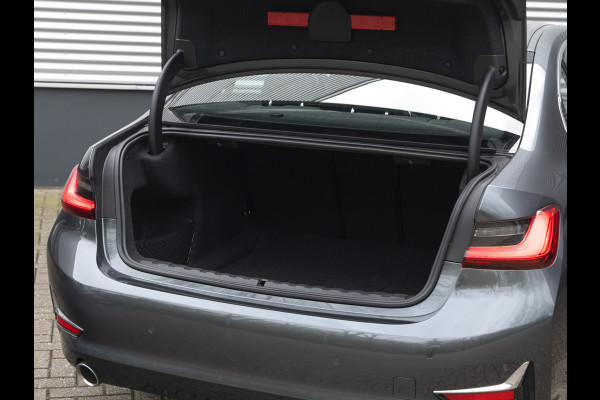 BMW 3-serie 320i Luxury Line - High Executive - Sportstoelen - Stoelverwarming