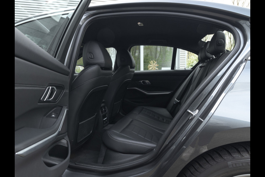 BMW 3-serie 320i Luxury Line - High Executive - Sportstoelen - Stoelverwarming