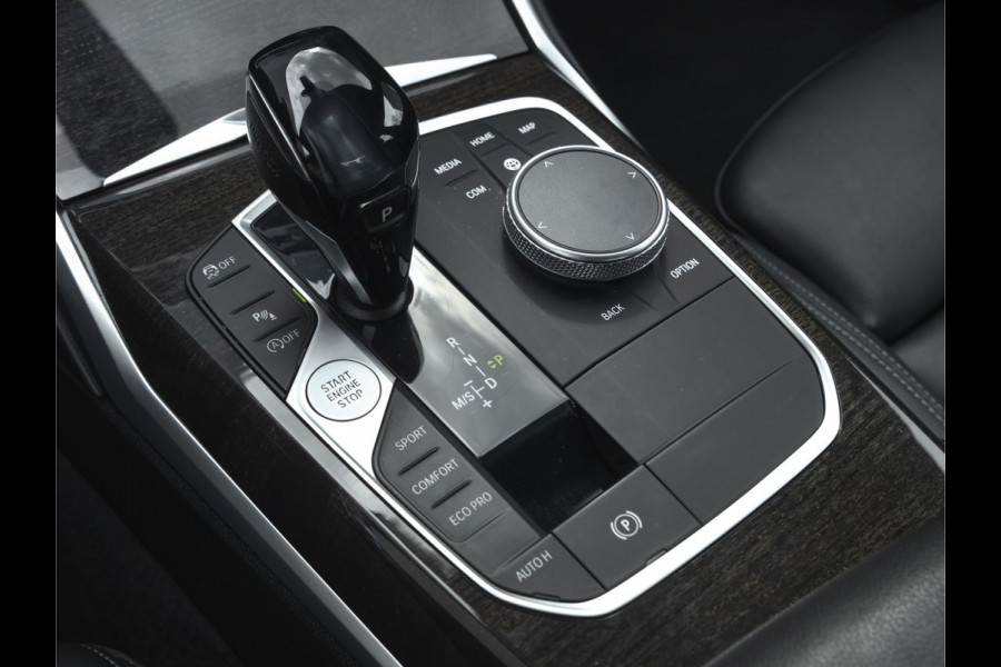 BMW 3-serie 320i Luxury Line - High Executive - Sportstoelen - Stoelverwarming