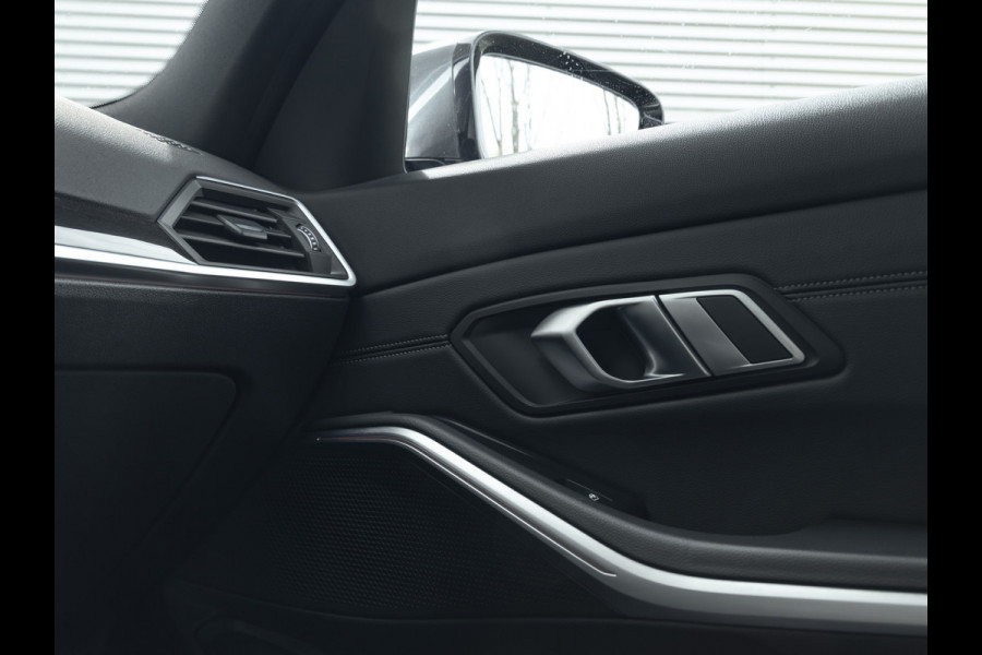 BMW 3-serie 320i Luxury Line - High Executive - Sportstoelen - Stoelverwarming