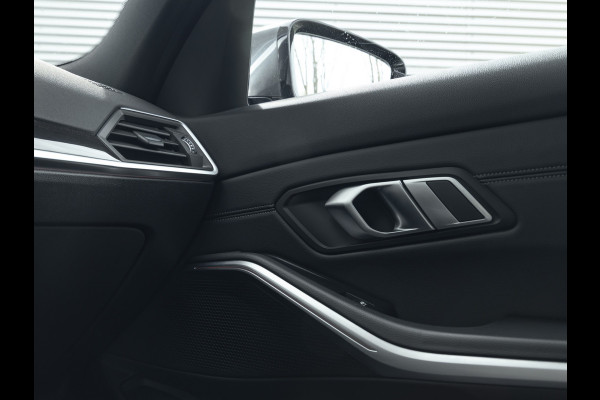 BMW 3-serie 320i Luxury Line - High Executive - Sportstoelen - Stoelverwarming