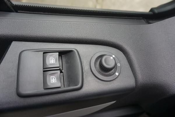 Renault Trafic 1.6 dCi 120PK T27 L1H1 Luxe/Metallic/3 Zits/ Trekhaak/Nette Bus.
