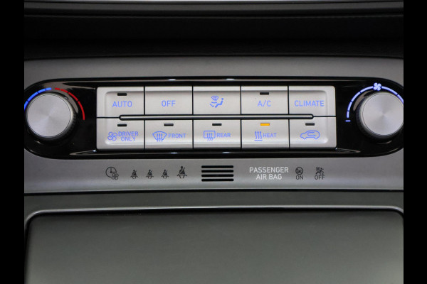 Hyundai Kona EV PREMIUM 204 PK ACCU=100% BERIJK TOT 508 KM !!! Hyundai Kona EV PREMIUM 204 PK PANORAMADAK ACCU=100% 64Kwh. LEER. NAVI. KEYLESS. FULL OPTION. TOT 5 JAAR GARANTIE*