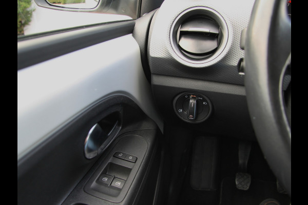 Volkswagen up! 1.0 Active 5drs. Clima | Apps