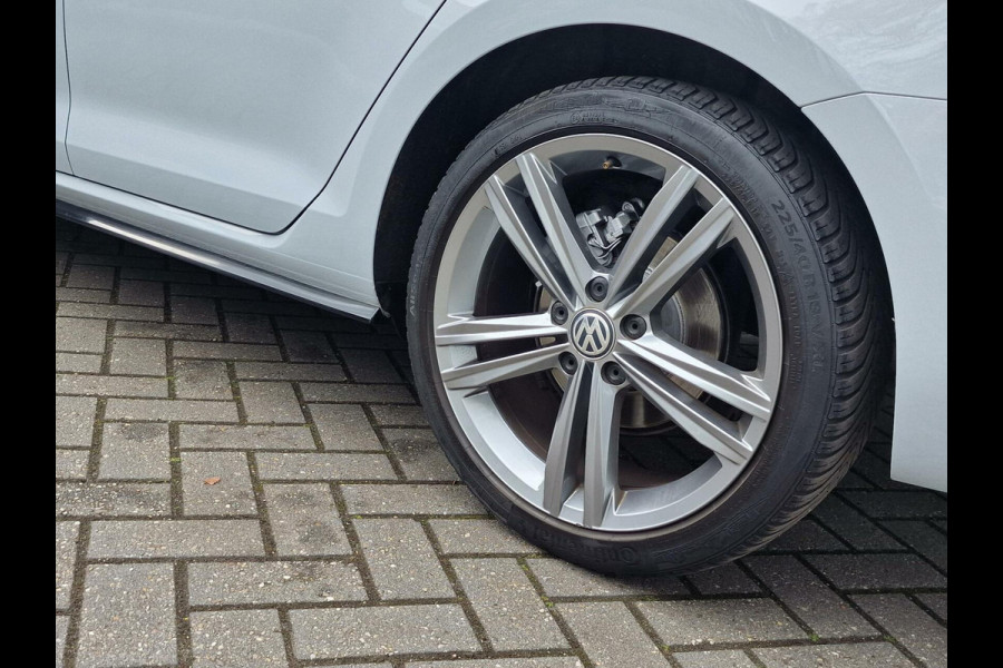 Volkswagen GOLF Variant 1.0 TSI Highline Business R DSG|ACC|Carplay|Stoelverwarming|Digidash|