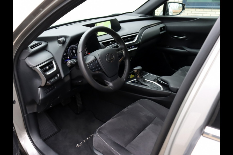 Lexus UX 250h Preference Line | Stoelverwarming | Parkeersensoren | Trekh