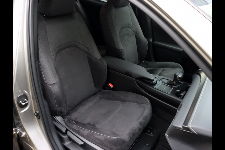 Lexus UX 250h Preference Line | Stoelverwarming | Parkeersensoren | Trekh
