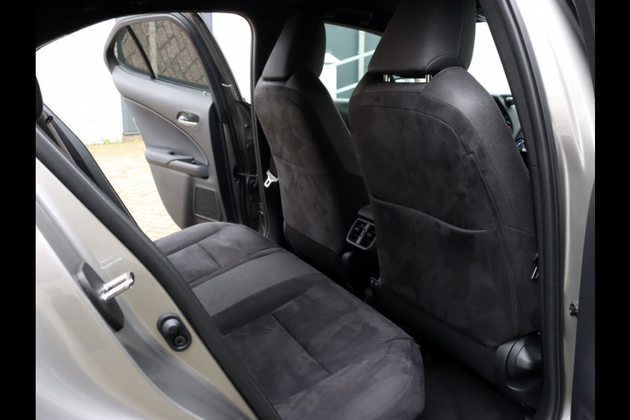 Lexus UX 250h Preference Line | Stoelverwarming | Parkeersensoren | Trekh