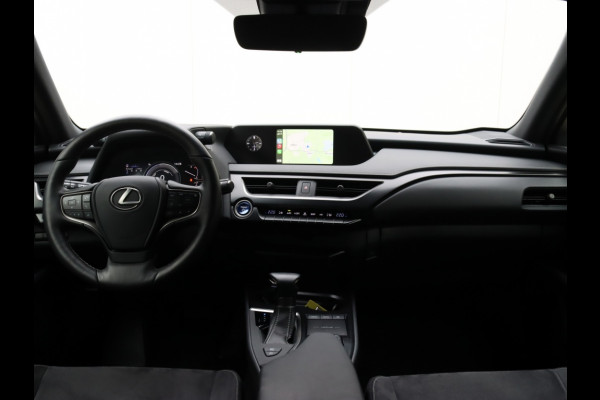 Lexus UX 250h Preference Line | Stoelverwarming | Parkeersensoren | Trekh