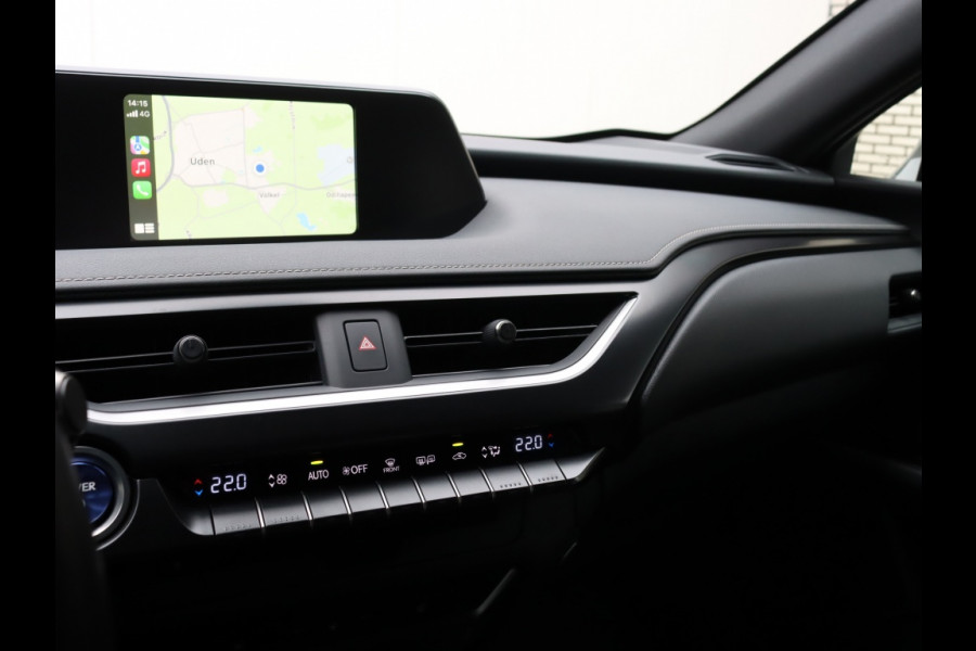 Lexus UX 250h Preference Line | Stoelverwarming | Parkeersensoren | Trekh