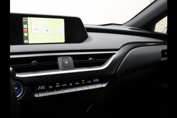 Lexus UX 250h Preference Line | Stoelverwarming | Parkeersensoren | Trekh
