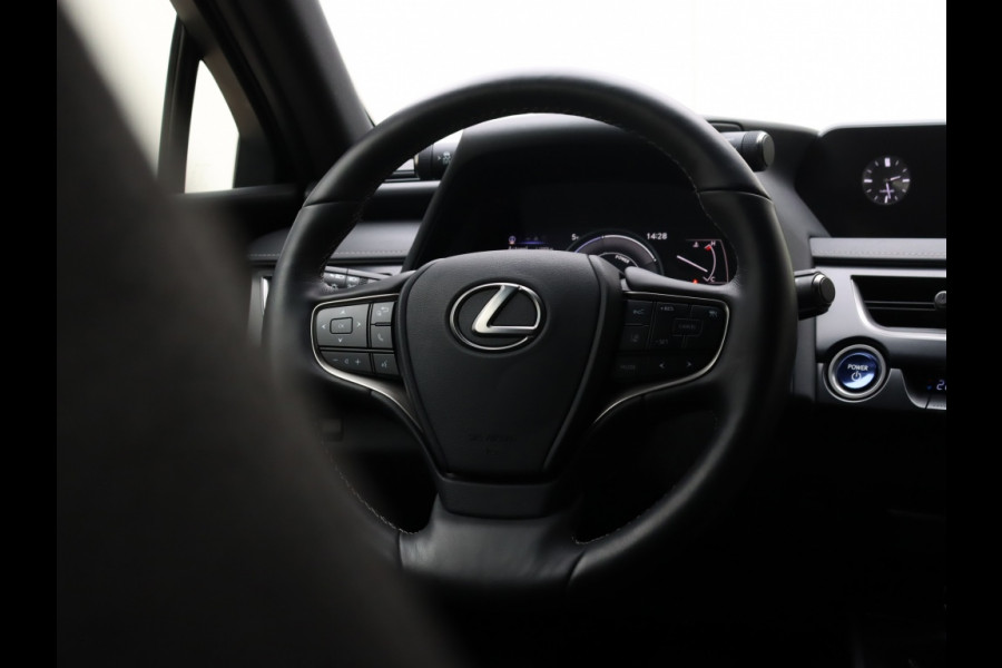 Lexus UX 250h Preference Line | Stoelverwarming | Parkeersensoren | Trekh