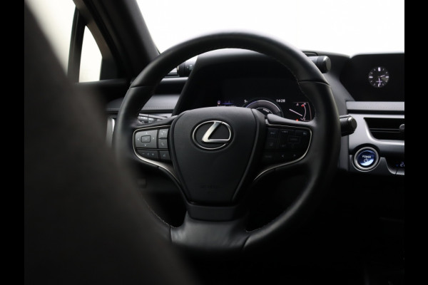 Lexus UX 250h Preference Line | Stoelverwarming | Parkeersensoren | Trekh